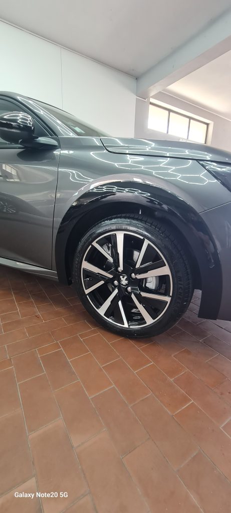 Peugeot 208 1.2 Puretch GT EAT8