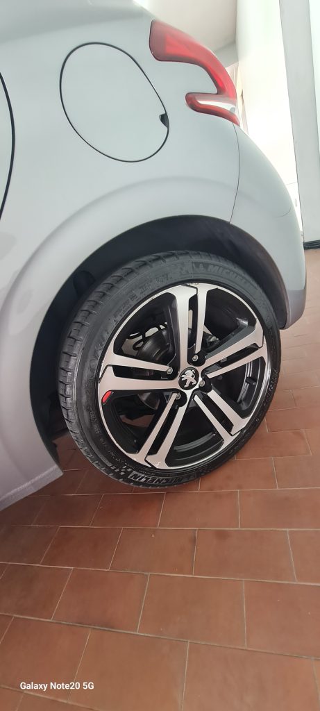 Peugeot 208 1.2 Puretch GT Line