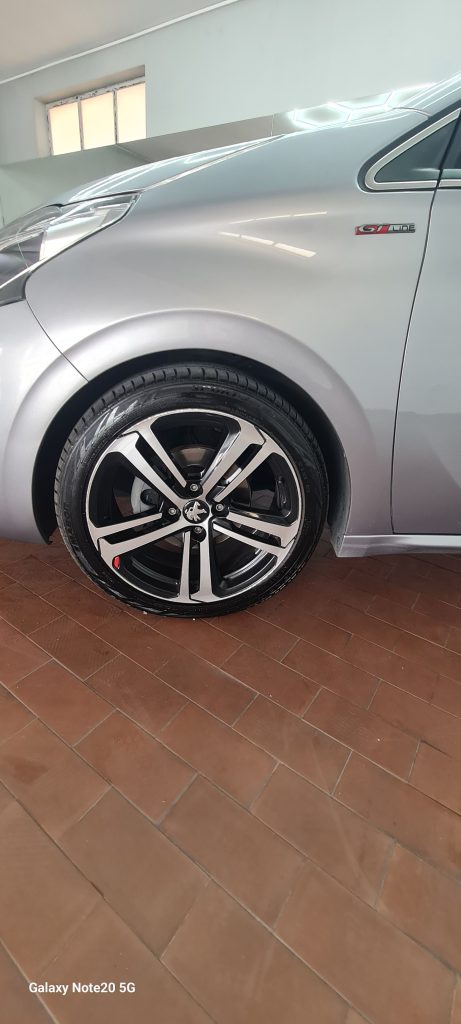 Peugeot 208 1.2 Puretch GT Line