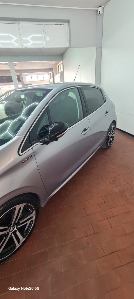 Peugeot 208 1.2 Puretch GT Line